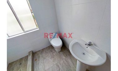 Se Alquila Amplia Vivienda Remodelada De 2 Pisos En Esquina, Tranquila Ubicación En Urb. Matellini1114510