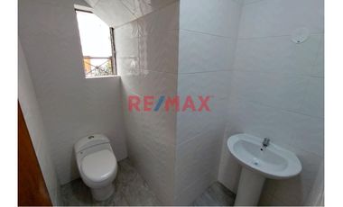 Se Alquila Amplia Vivienda Remodelada De 2 Pisos En Esquina, Tranquila Ubicación En Urb. Matellini1114510