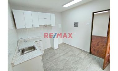 Se Alquila Amplia Vivienda Remodelada De 2 Pisos En Esquina, Tranquila Ubicación En Urb. Matellini1114510