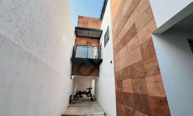 CASA EN VENTA EN CLAVERÍA, CON ROOF GARDEN