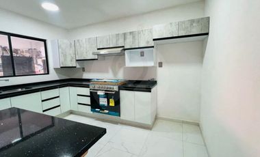 CASA EN VENTA EN CLAVERÍA, CON ROOF GARDEN