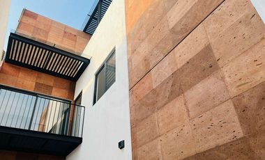 CASA EN VENTA EN CLAVERÍA, CON ROOF GARDEN