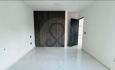 CASA EN VENTA EN CLAVERÍA, CON ROOF GARDEN