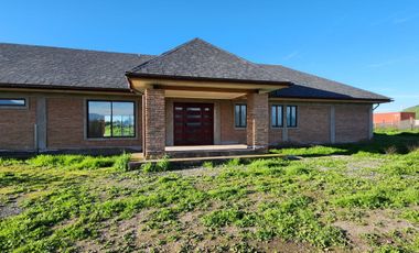 PARCELA CON 2 CASAS NUEVAS, ISLA DE MAIPO CAMINO CARAMPANGUE.
