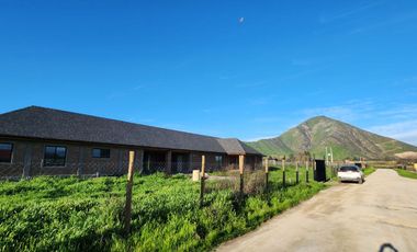PARCELA CON 2 CASAS NUEVAS, ISLA DE MAIPO CAMINO CARAMPANGUE.