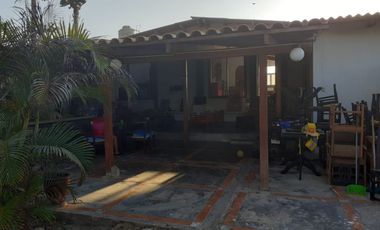 VENDO CASA DE PLAYA EN PRIMERA FILA - PLAYA COLAN