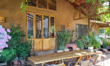 Leon Propiedades vende Parcela con 3 casas en sector Los Naranjos, Curacaví.