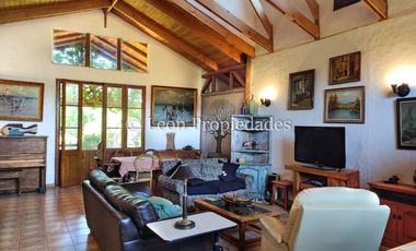 Leon Propiedades vende Parcela con 3 casas en sector Los Naranjos, Curacaví.