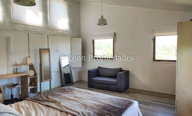 Leon Propiedades vende Parcela con 3 casas en sector Los Naranjos, Curacaví.