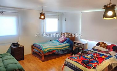 Leon Propiedades vende Parcela con 3 casas en sector Los Naranjos, Curacaví.