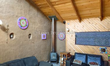 Leon Propiedades vende Parcela con 3 casas en sector Los Naranjos, Curacaví.