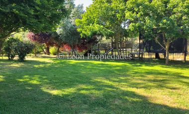 Leon Propiedades vende Parcela con 3 casas en sector Los Naranjos, Curacaví.