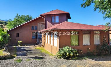 Leon Propiedades vende Parcela con 3 casas en sector Los Naranjos, Curacaví.