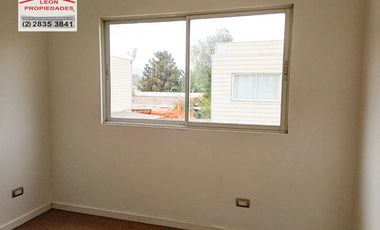 León Propiedades vende casa en condominio, Curacaví centro