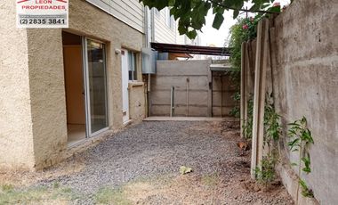 León Propiedades vende casa en condominio, Curacaví centro