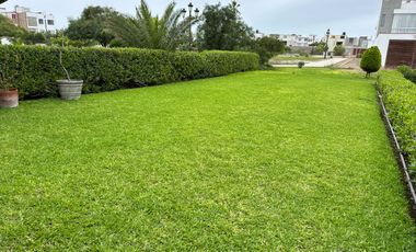 HERMOSA CASA, CON ESTRUCTURA DE LUJO ÁREA SOCIAL, PISCINA Y UN DEPARTAMENTO INDEPENDIENTE