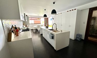 HERMOSA CASA, CON ESTRUCTURA DE LUJO ÁREA SOCIAL, PISCINA Y UN DEPARTAMENTO INDEPENDIENTE