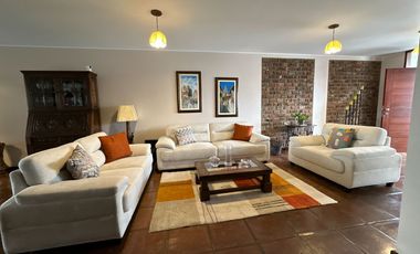 HERMOSA CASA, CON ESTRUCTURA DE LUJO ÁREA SOCIAL, PISCINA Y UN DEPARTAMENTO INDEPENDIENTE