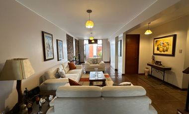 HERMOSA CASA, CON ESTRUCTURA DE LUJO ÁREA SOCIAL, PISCINA Y UN DEPARTAMENTO INDEPENDIENTE