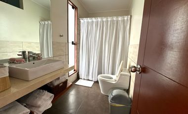 HERMOSA CASA, CON ESTRUCTURA DE LUJO ÁREA SOCIAL, PISCINA Y UN DEPARTAMENTO INDEPENDIENTE