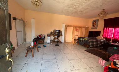 CASA EN VENTA CON TERRAZA, LOCALES, AREA VERDE Y RESTAURANTE, EL SALTO, JALISCO