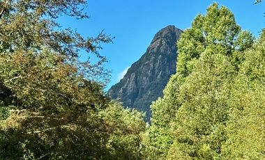 Extranjero por viaje vende Maravillosos Terrenos PUCON Condominio Calabozos El Claro