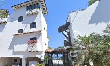 Casa ubicada en colonia Muy Exclusiva de Puerto Vallarta Conchas Chinas