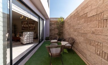 CASA VENTA, CONDOMINIO CON AMENIDADES, C: 151.99 M2 T: 127.40 M2, 3 REC. 2.5 BAÑOS.