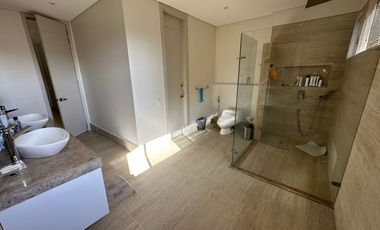 APARTAMENTO DE 4 HABITACIONES CON BAÑO
