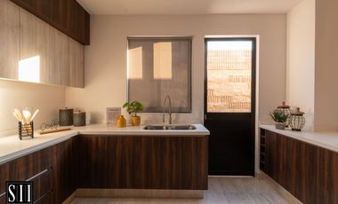 CASA VENTA, CONDOMINIO CON AMENIDADES, C: 171 M2 T: 127.40 M2, 3 REC. 2.5 BAÑOS.