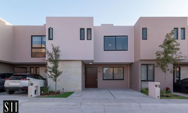 CASA VENTA, CONDOMINIO CON AMENIDADES, C: 171 M2 T: 127.40 M2, 3 REC. 2.5 BAÑOS.