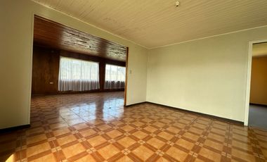 Se Vende Amplia Propiedad Habitacional / Comercial  en Avenida principal de Paillaco, Región de Los Ríos.