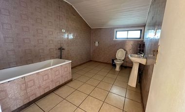 Se Vende Amplia Propiedad Habitacional / Comercial  en Avenida principal de Paillaco, Región de Los Ríos.