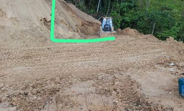 VENDO ESTE TERRENO CON TRES EXPLANACIONES EN BARBOSA ANTIOQUIA.