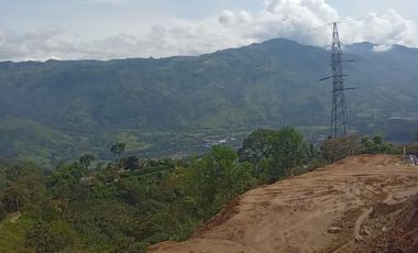 VENDO ESTE TERRENO CON TRES EXPLANACIONES EN BARBOSA ANTIOQUIA.
