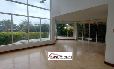 Espectacular Casa de Venta, doble seguridad en conjunto de 4 casas. LA VIÑA-TUMBACO