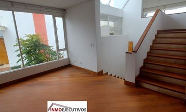Espectacular Casa de Venta, doble seguridad en conjunto de 4 casas. LA VIÑA-TUMBACO