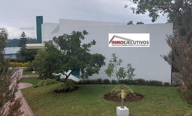 Espectacular Casa de Venta, doble seguridad en conjunto de 4 casas. LA VIÑA-TUMBACO