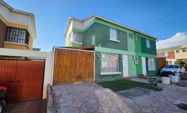 CASA AMPLIA EN CONDOMINIO EL ALTO