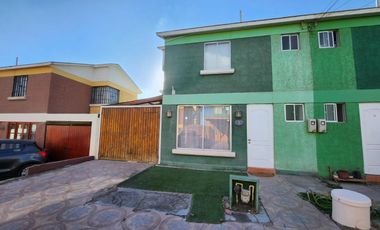 CASA AMPLIA EN CONDOMINIO EL ALTO