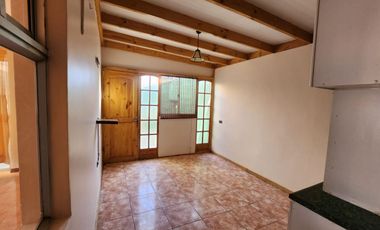 CASA AMPLIA EN CONDOMINIO EL ALTO