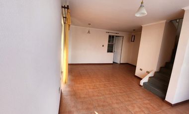 CASA AMPLIA EN CONDOMINIO EL ALTO