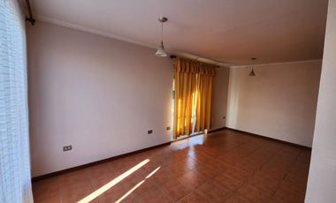 CASA AMPLIA EN CONDOMINIO EL ALTO