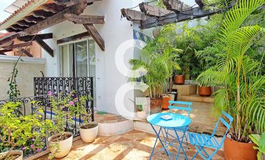 Casa en Venta en Cancún en Zona Hotelera con 6 Habitaciones y Alberca