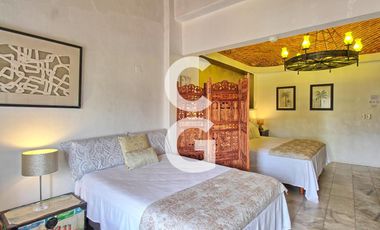 Casa en Venta en Cancún en Zona Hotelera con 6 Habitaciones y Alberca