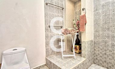 Casa en Venta en Cancún en Zona Hotelera con 6 Habitaciones y Alberca
