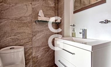 Casa en Venta en Cancún en Zona Hotelera con 6 Habitaciones y Alberca