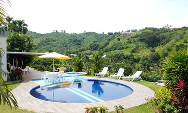 EXCLUSIVA CASA CAMPESTRE. Sector San Bernardo del viento (Manizales).