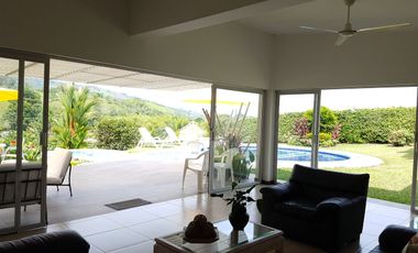 EXCLUSIVA CASA CAMPESTRE. Sector San Bernardo del viento (Manizales).