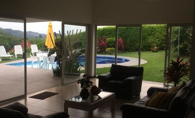 EXCLUSIVA CASA CAMPESTRE. Sector San Bernardo del viento (Manizales).